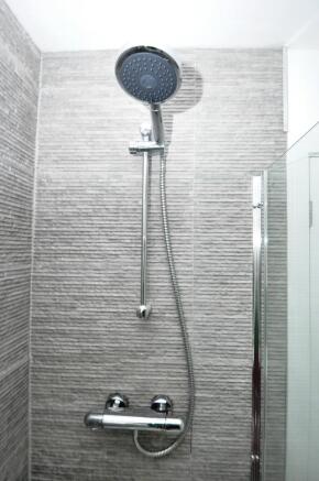 Rain shower head