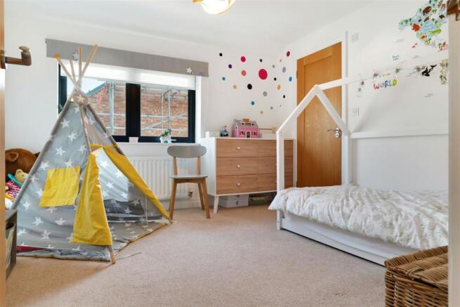 22 Wootton Hill Road Interior-45 Bed 2.jpg