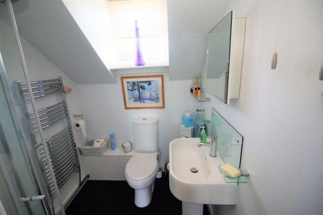 En suite showe...