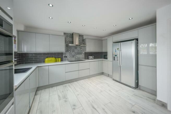 KITCHEN / DINING AREA
