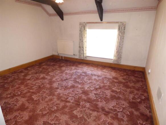 BEDROOM 2