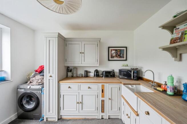 3 bed Semi-Detached for sale Image 6