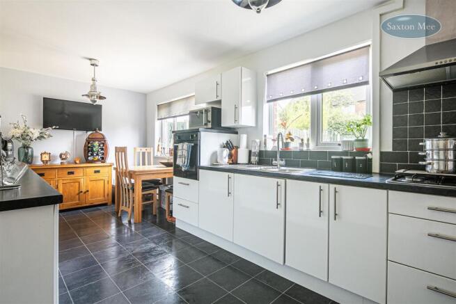 3 bed Semi-Detached for sale Image 5