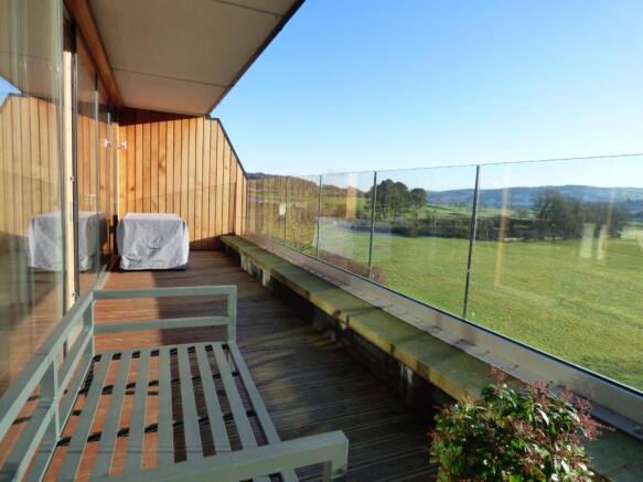 3 bed Penthouse to rent Image 4