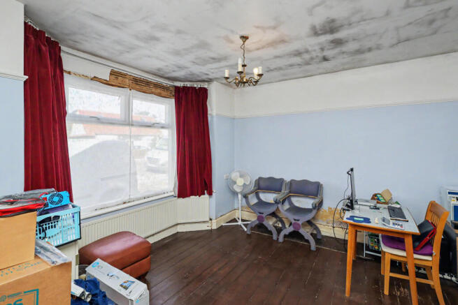 10 Brooklyn Avenue, Loughton, Essex IG10 1BL