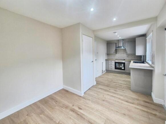 3 bed House to rent Image 2