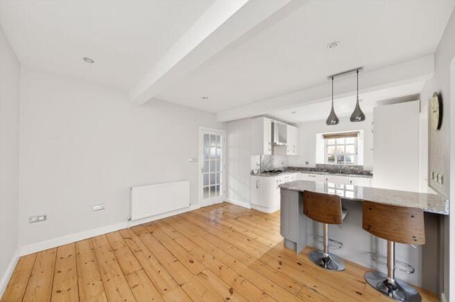 4 bed Semi-Detached for sale Image 10