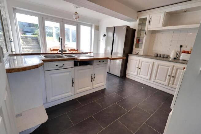 KITCHEN/BREAKFAST ROOM