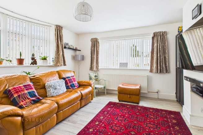 4 bed Semi-Detached for sale Image 8