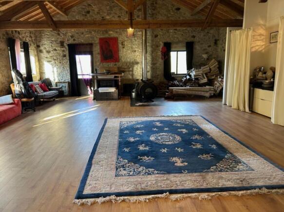 Salle yoga avec coin cuisine