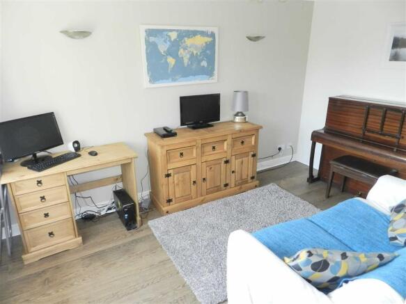 SITTING ROOM/PLAYROO