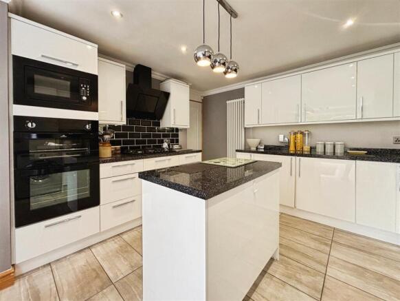 Kitchen V3.jpg