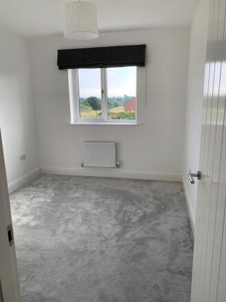 3 bed Semi-Detached to rent Image 9