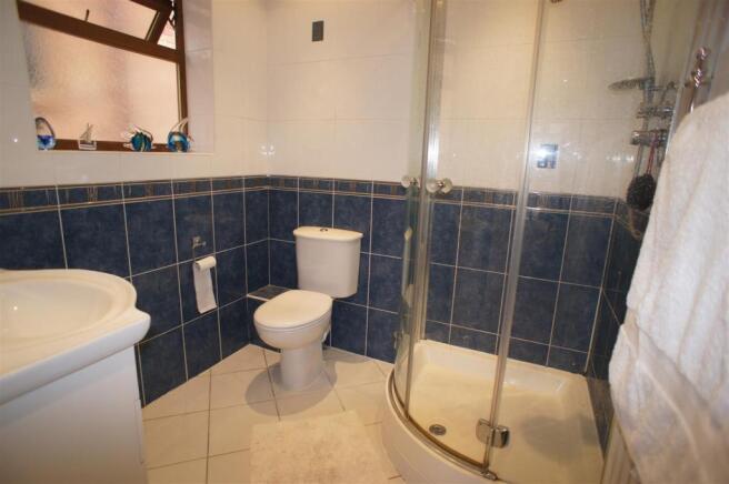 SHOWER ROOM EN SUITE
