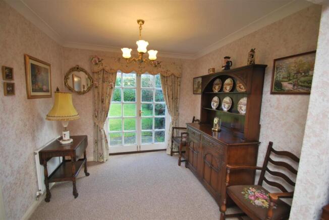 6 Sherwood Grove - Dining Area.JPG