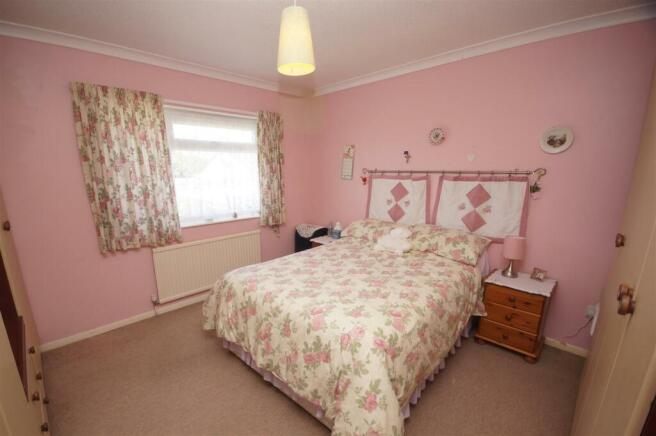 USE Front Bedroom.JPG
