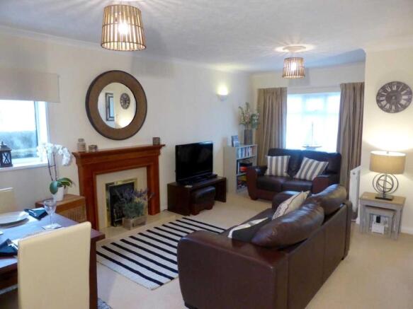 Lounge/Dining Room