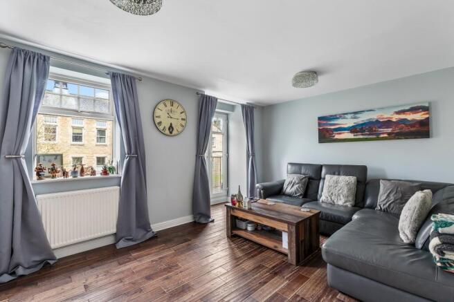 4 bed House for sale Image 4