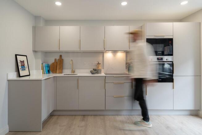 4 bed Apartment to rent Image 10