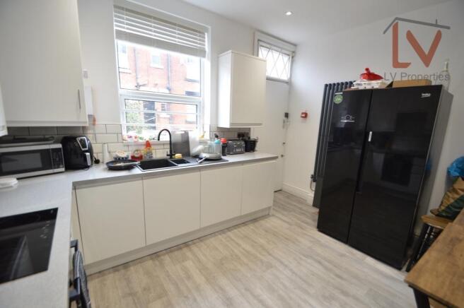 6 bed Terraced to rent Image 12