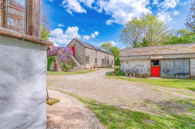 Barn conversion, barn and courtyard