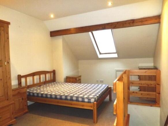 3 bed Terraced to rent Image 5
