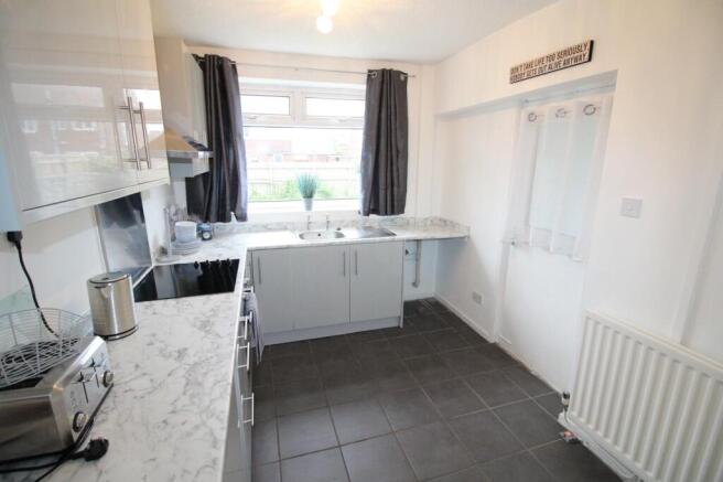 2 bed End of Terrace to rent Image 6