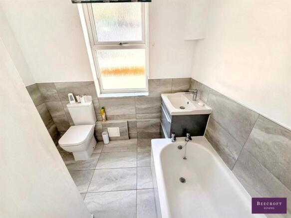 3 bed Terraced for sale Image 11