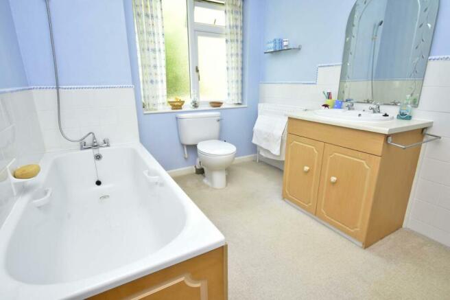 A BATHROOM.JPG