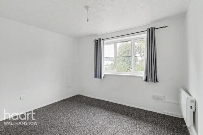 Yunus Khan Close, London photo 4