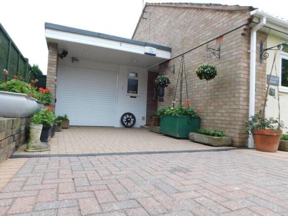 Driveway/Garage