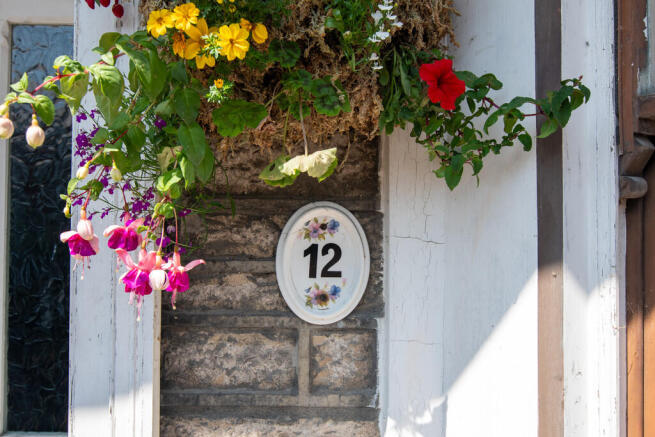 12 Howard Street ...