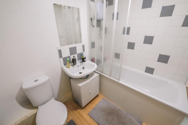 2 bed Flat for sale Image 6
