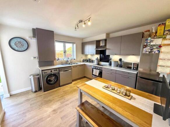 2 bed Town House for sale Image 5