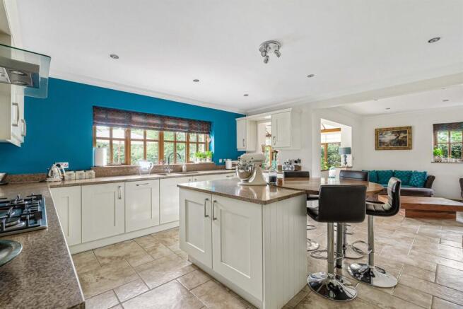 Kitchen/Breakfast Ro