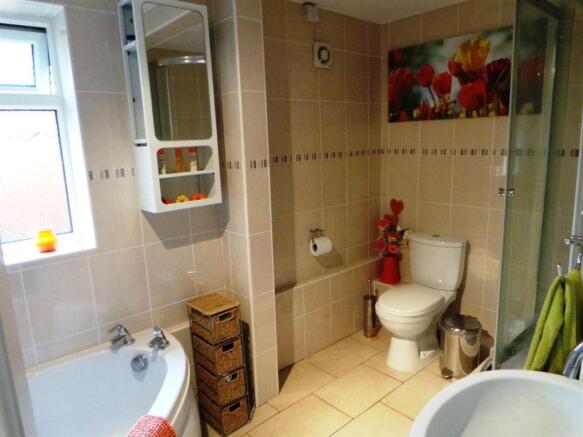 luxury bathroom /...