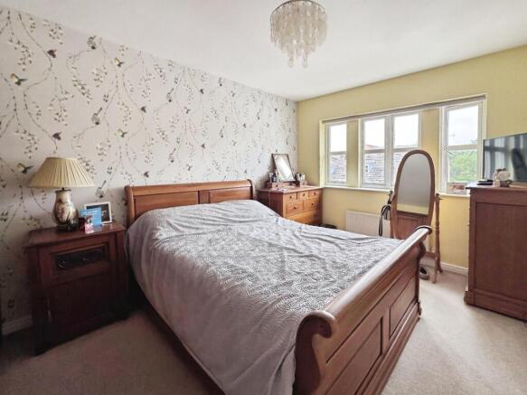 4 bed Semi-Detached for sale Image 8