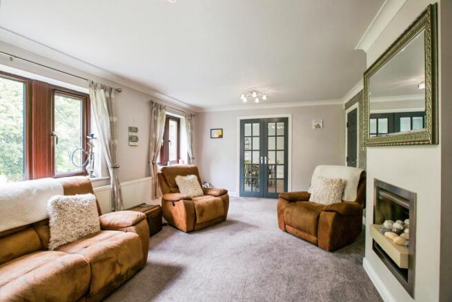 6 bed Detached for sale Image 8