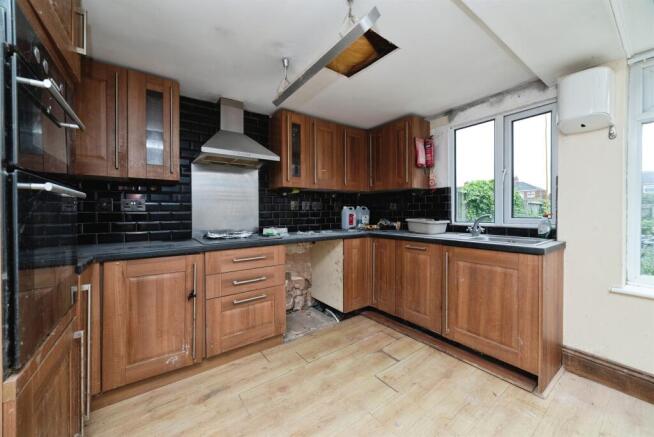 3 bed Terraced for sale Image 6
