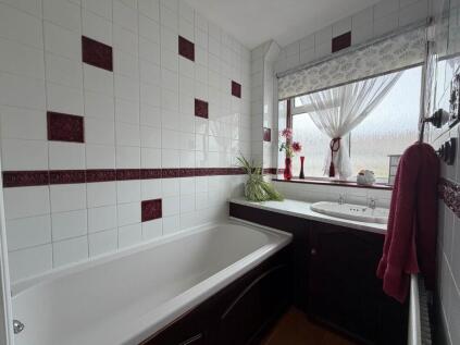 Mottisfont Road, London ** 3D FLOORPLAN AVAILABLE **
