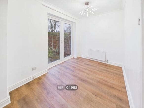 3 bed Semi-Detached to rent Image 5