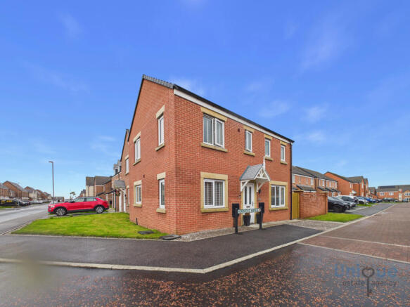 3-bed detached on Horrocks Avenue,  Lytham St. Annes, FY8, £250,000
