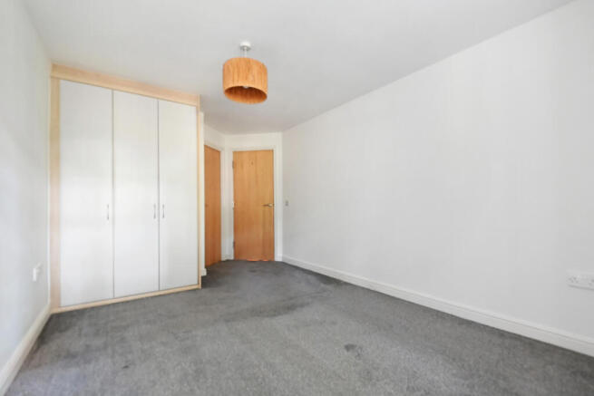 2 bed Apartment to rent Image 9