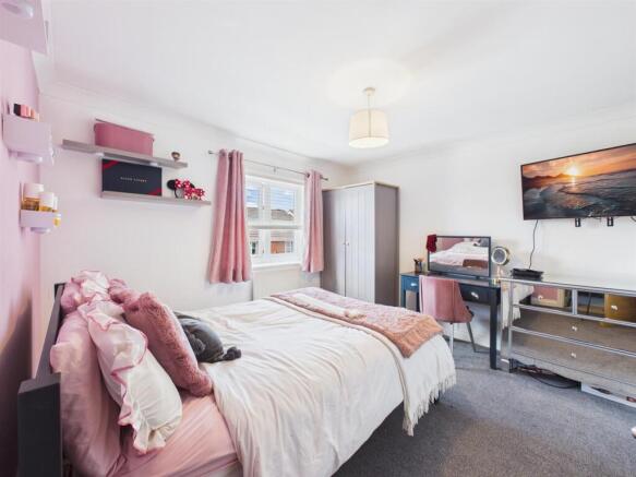 4 bed Detached for sale Image 8
