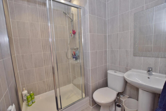 EN-SUITE SHOWER ROOM