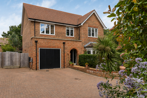 Sweeters Field Road, Alfold, Cranleigh GU6 8UD
