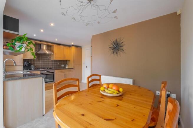 4 bed Town House for sale Image 9
