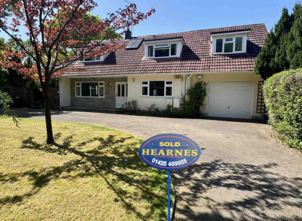 4 Bed Chalet House