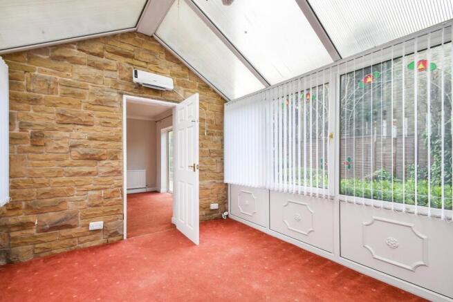 5 bed Detached for sale Image 7
