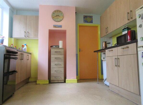 7 Hartshorne Rd Kitchen 1.jpg